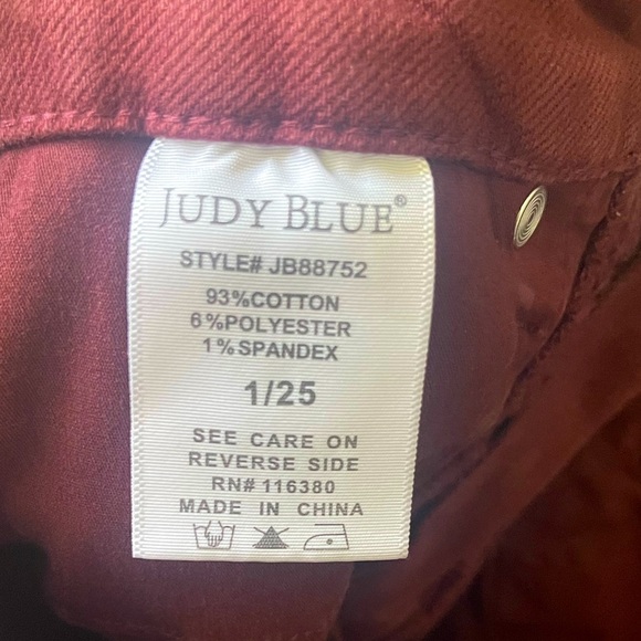 JUDY BLUE Women's Burgundy Jeans - Picture 7 of 10